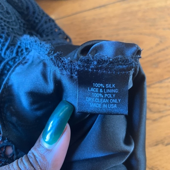 Alice & Tricia Silk Lace Top Cold Shoulders - Picture 8 of 12